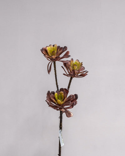Närbild på detaljerna i Konstgjord lotusblomma lila – 79 cm