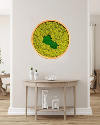 Produktvy av Rund mosstavla med grön bollmossa och lichen med bevarad mosskaraktär – Q 60cm