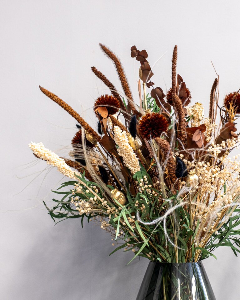 Alternative view of Havbuket – Eksklusiv evighedsbuket i naturlige brune nuancer